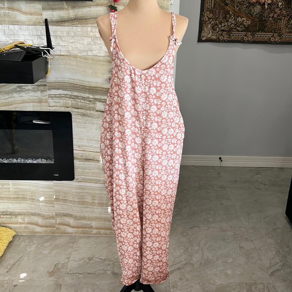 Lily Rose Floral Romper. Size S